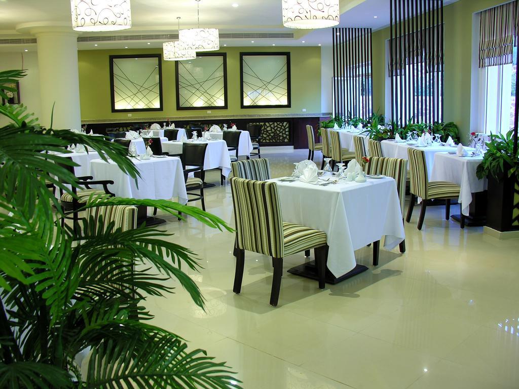 Pyramisa Sunset Pearl Apartments Хургада Екстериор снимка