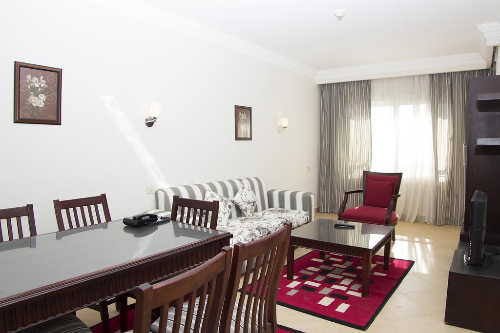 Pyramisa Sunset Pearl Apartments Хургада Екстериор снимка